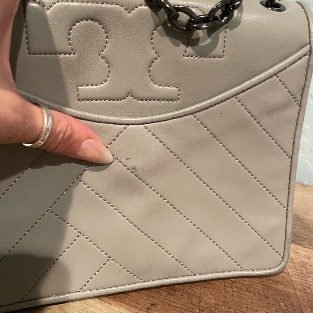 Tory Burch Crossbody with chain strap - Picture 3 of 8